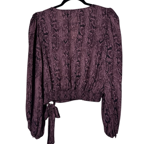Cupcakes & Cashmere Snake Print V Neck Blouse Cropped to waist Sz Med-Plum - Picture 2 of 7
